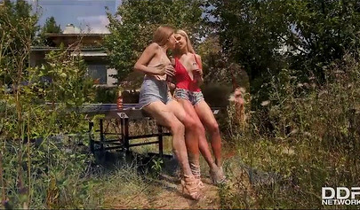 Lesbian with amazing feet puts her toes on her lovers face and gets em licked