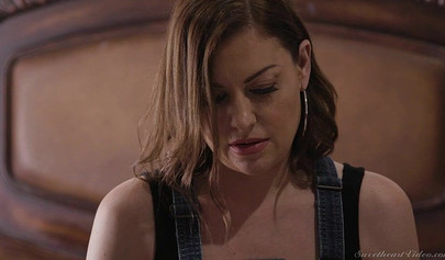 Kendra Spade and Sovereign Syre have an oral session on the living room couch