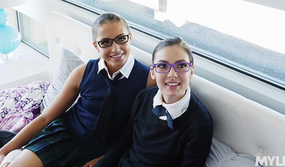 Cytherea and her two friends have a lesbian threesome with a lot of squirting involved