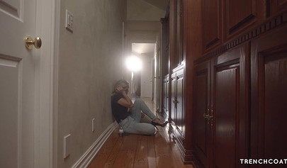 Kayden Kross and Ryan Ryans take it to the hallway to have some hot blonde lesbo sex