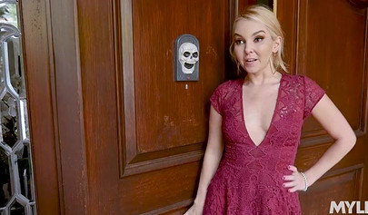 Aaliyah Love and Scarlett Sage can't stop licking each others' pussies hardcore