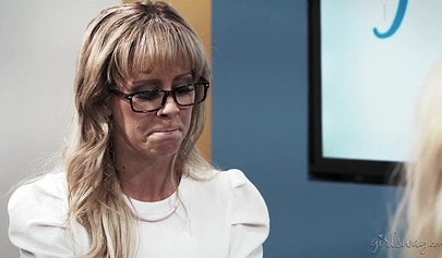 Four horny MILF lesbians organize an orgy in their living room and love it all