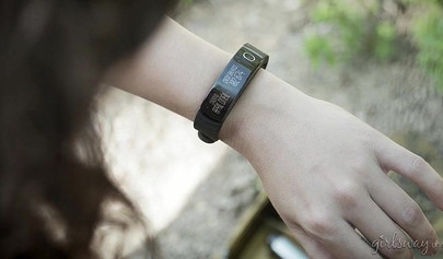 Four horny MILF lesbians organize an orgy in their living room and love it all