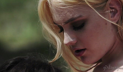 Public girl on girl sex right in the middle of a desert for two sexy MILF ladies