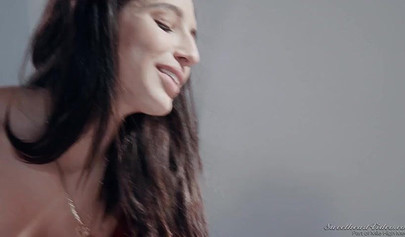 Teen chick seduces a MILF and uses a dildo to please her cougar lesbian pussy