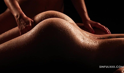 Horny lesbians with wet bodies love spreading legs for each other to enjoy licking