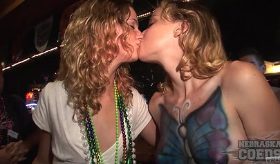 Hot dykes get wild in public as they kiss and eat their dripping wet pussies