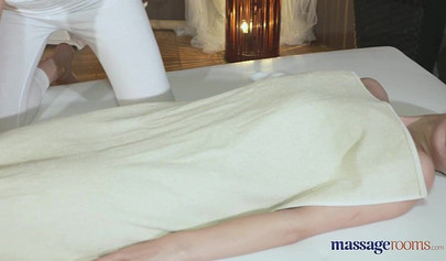 If this chick goes for a massage, she actually just wants the lesbian sex after