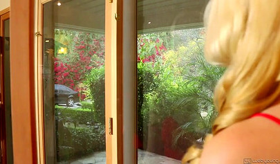 Samantha Rone and Kasey Warner has sex on Valentine's Day