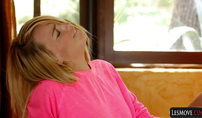 Skinny cuties spread their legs for pussy licking