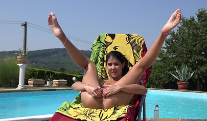 Sexy brunette play with her twat by the pool