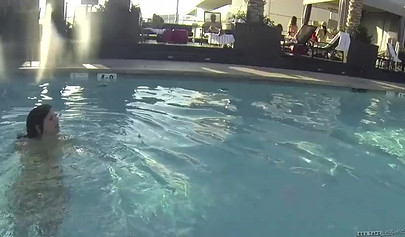 Amateur lesbian porn with Keisha Grey and Cassidy Banks