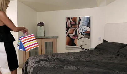 Veronica Rodriguez And Lisa Daniels in lesbian action