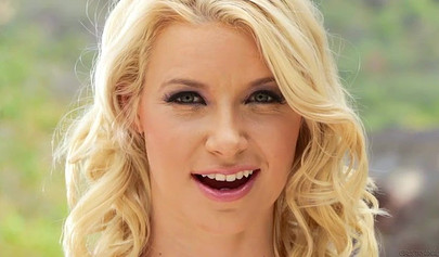 Sexy babes use double-sided dildo by the pool