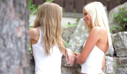 Tracy Gold and Sicilia Twistys tribbing and fingering