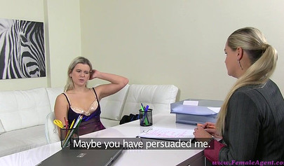 Nice blonde spreads her legs at the casting