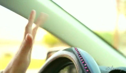 金髪のレズビアン美女ミア・マルコバがサマンサ・ローンとフェイシャルシッティングセッションを行う