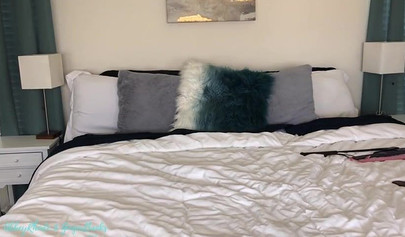 Tattooed brunette in fishnets has fun with a nerdy blonde