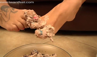 Luxurious hotties lick each other's creamy toes on the couch