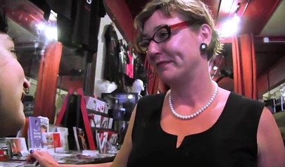 Short haired MILF allows her stepdaughter to fuck her snatch using fingers