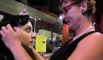 Short haired MILF allows her stepdaughter to fuck her snatch using fingers