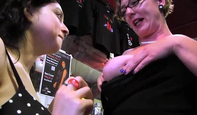 Short haired MILF allows her stepdaughter to fuck her snatch using fingers