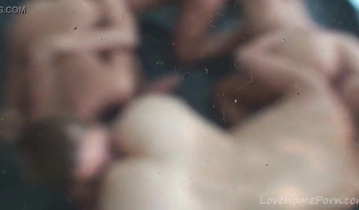 Trío lésbico sensual con unas chicas amateur extremadamente sexys a las que les encanta.