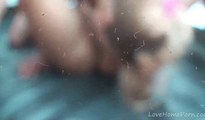 Trío lésbico sensual con unas chicas amateur extremadamente sexys a las que les encanta.