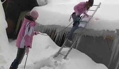 Playful lesbos get turned on for each other and fuck to orgasm in the snow outside