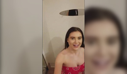 Lana Rhoades y Riley Reid salen de compras y tienen sexo lésbico apasionado en Snapchat.