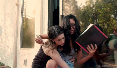 Kristen Scott and Naomi Woods have some lesbian fun