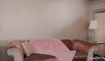 Alex Grey and Naomi Woods have oral sex in 69 pose