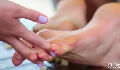 Lesbian nymphos Zafira & Kitana enjoy foot licking by the pool