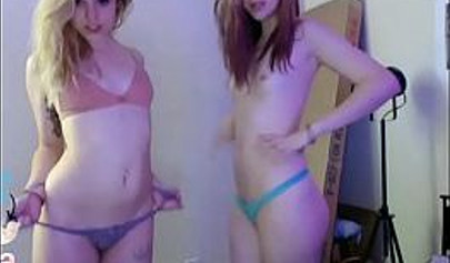 Two beauties show a lesbian show in front of a webcam