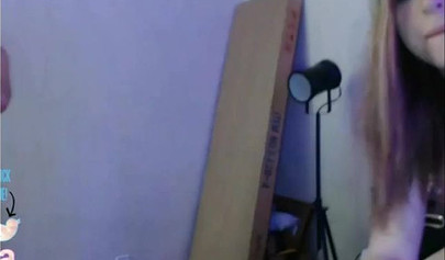 Two beauties show a lesbian show in front of a webcam