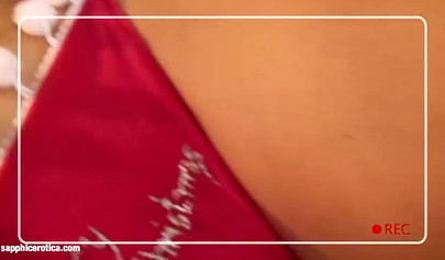 美女のカリとサルマがクリスマス衣装を脱ぎ捨ててセックスをする