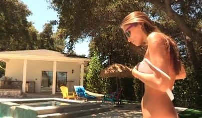 Lezbos Brett Rossi and Celeste Star kiss in the pool before having sofa sex
