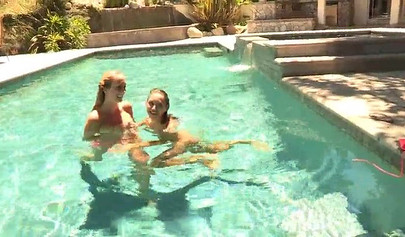 Lezbos Brett Rossi and Celeste Star kiss in the pool before having sofa sex