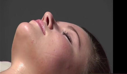 Skilled masseuse gives an oily massage and rubs her client's pussy