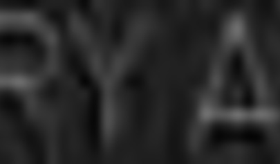 Die rothaarige Lesbe Penny Pax vögelt Violet Monroe mit einem Strap-On.