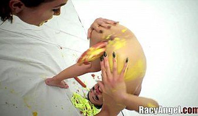 Attrici porno perverse in una compilation di feticismo alimentare anale