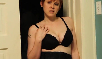 Short-haired lesbian Lily Cade devours Sovereign Syre's yummy pussy