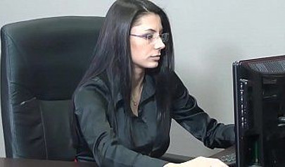 Kinky sluts Sofia Cucci and Martina Gold in rough office sex action
