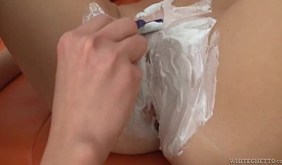 Hotties Sindy B & Candy C shave and toy each other's cunts