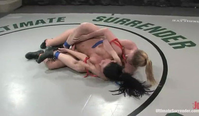 Ariel X vs Dee Williams in an erotic battle in the ring