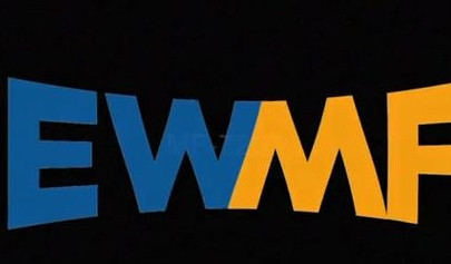 Busty latina adore facesitting with her girlfriend on the bed