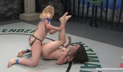 Dee Williams and Bobbi Starr are fighting and having sex