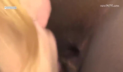 Adorable blonde is licking a tanned asshole in a car