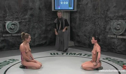 Ariel X vs Gwen Diamond in hot lesbian fight in the ring