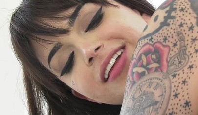 Alternative lesbian chick having her pussy eaten out